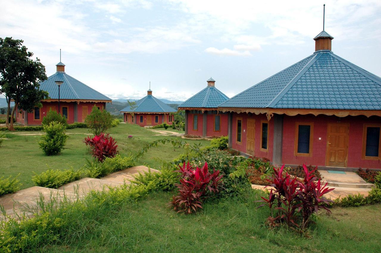 Aye Thar Yar Golf Resort Таунджи Екстериор снимка